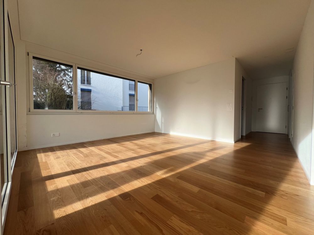 Moderne 3.5-Zimmer-Wohnung im Erdgeschoss - Wohnzimmer