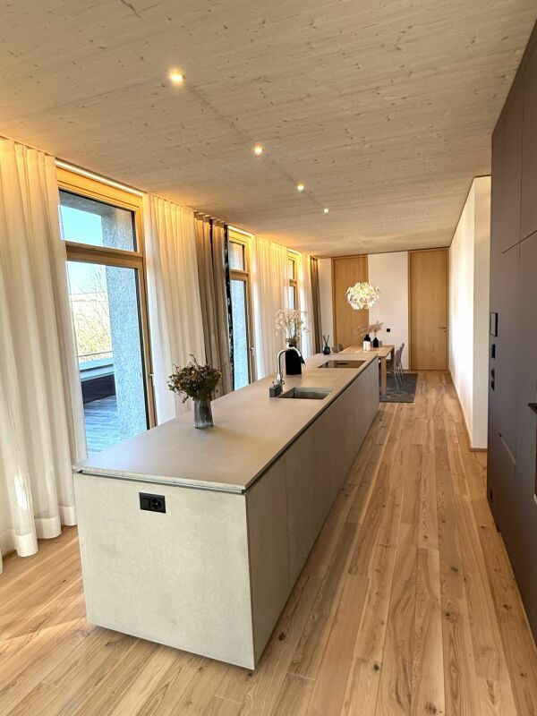 moderne und Grosszügige 3.5-Zimmer-Attikawohnung an zentraler Wohnlage - Bild 2