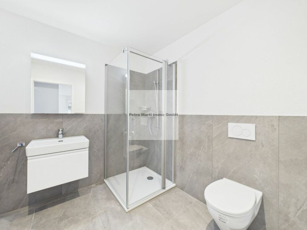 4.5-Zimmerwohnung im 1. OG - Badezimmer mit Dusche