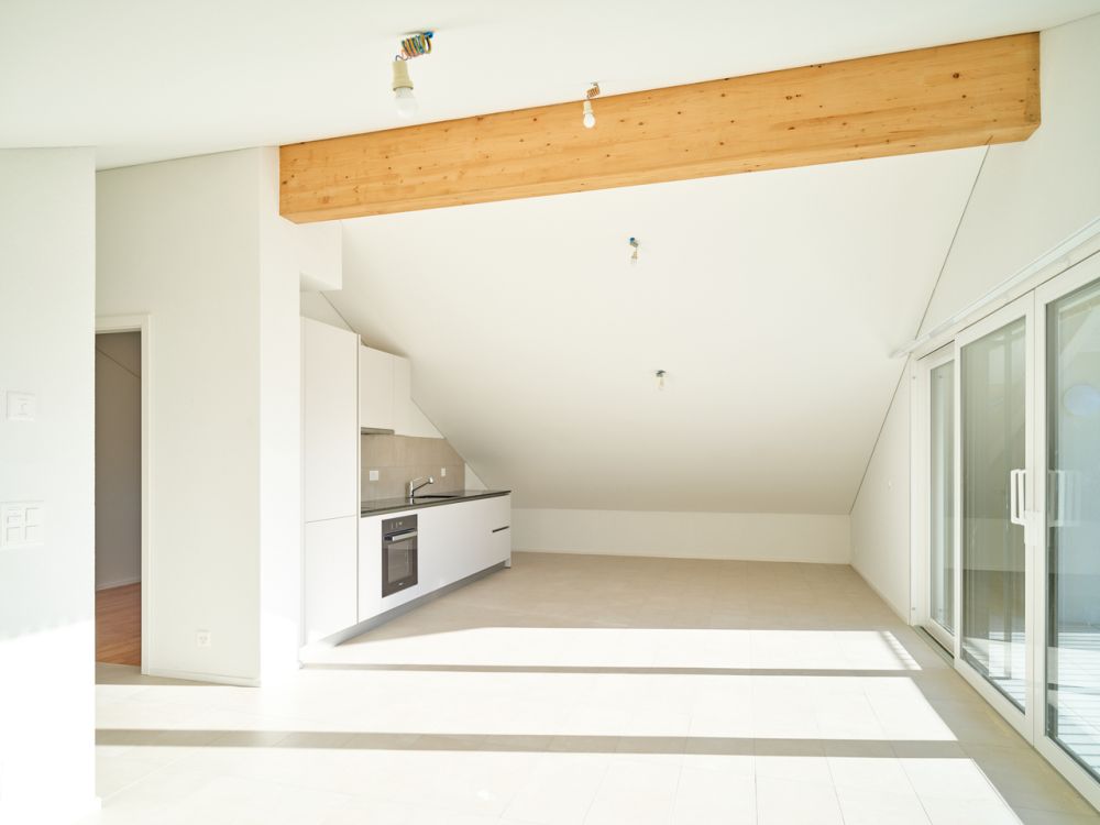 Schönes 3.5-Zimmer-Dachgeschoss mit großer Glasfront auf einem geschützten Balkon - Bild 2
