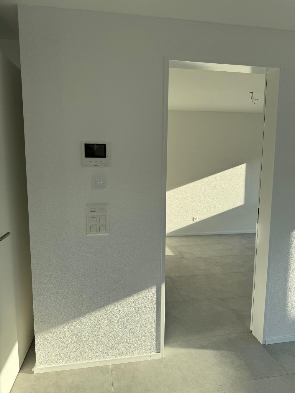 Moderne 2.5-Zimmer-Wohnung in Reinach mit Balkon und Garage - Bild 8
