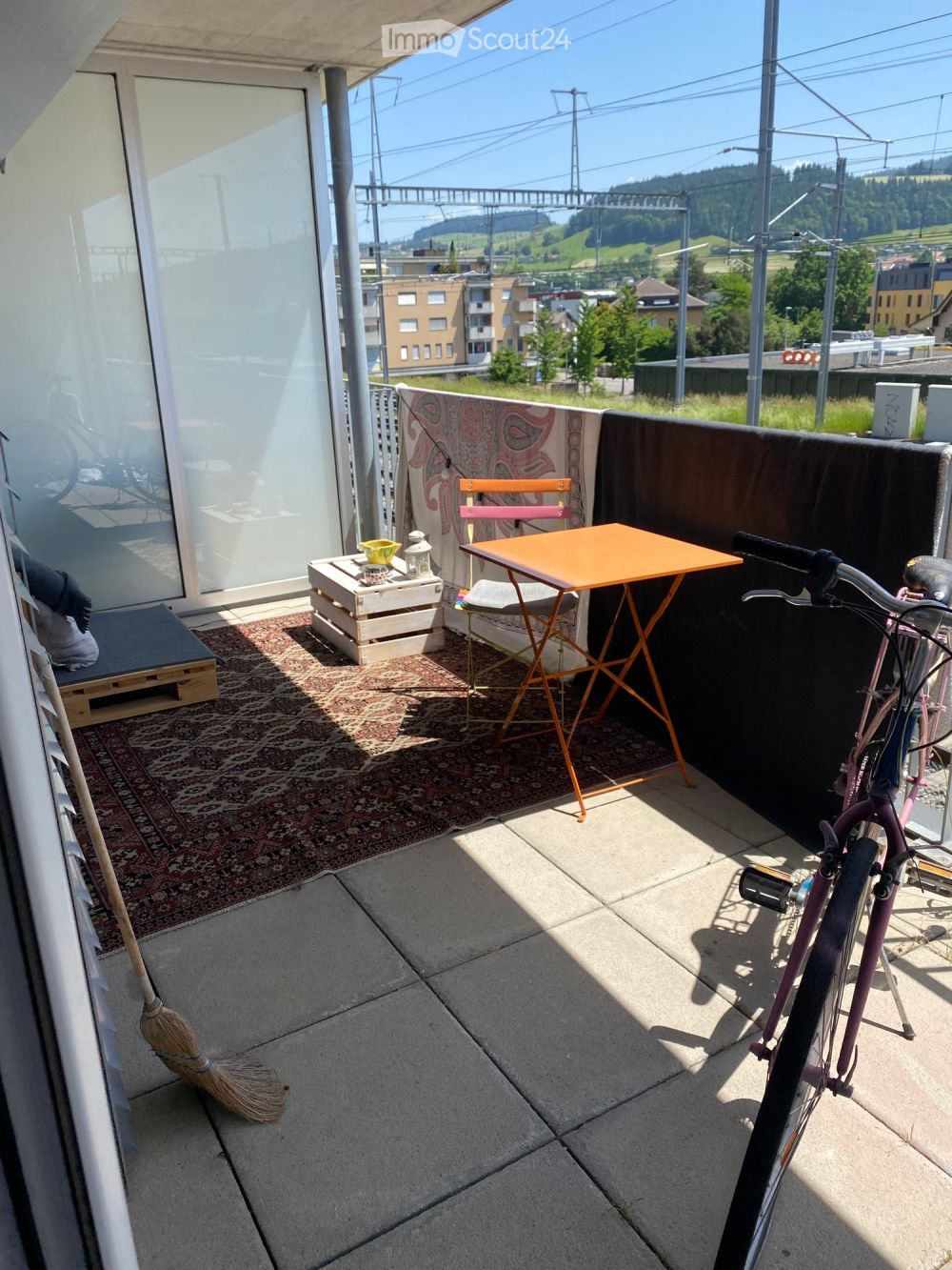 Moderne 2.5-Zimmer-Neubauwohnung mit Balkon in Konolfingen - Bild 2