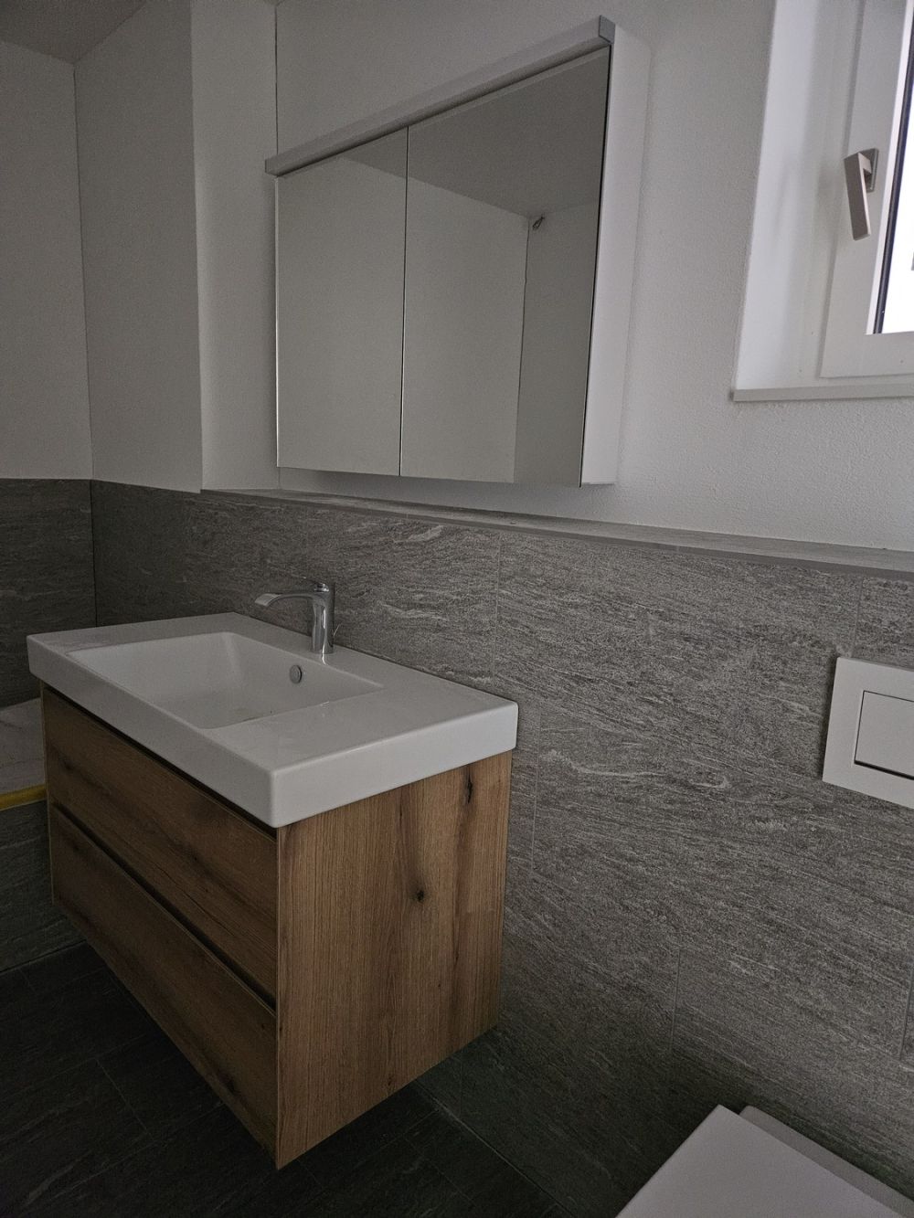 Exklusive Neubauwohnung mit traumhafter Aussicht und Premium-Ausstattung - Stilvolles Bad