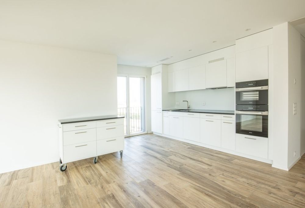Grosszügige, helle Wohnung mit Balkon und eigener Waschküche - Küche