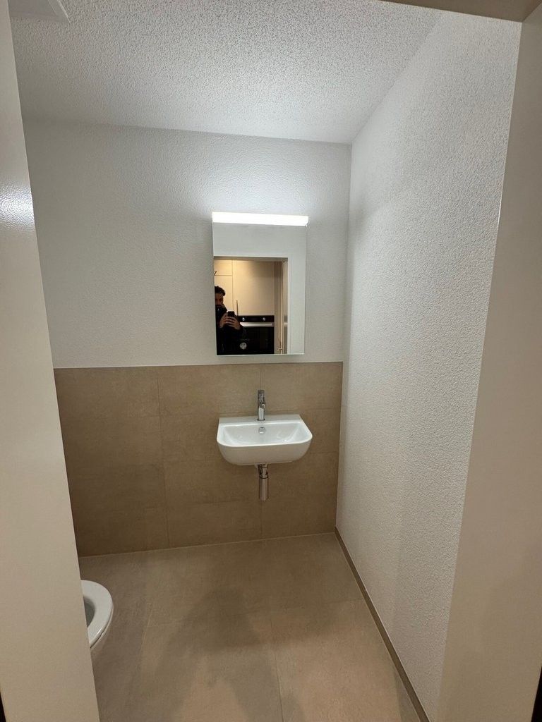 Exklusive 4.5-Zimmer-Neubauwohnung im 2. Obergeschoss ca. 111.6 m2 BGF - Gaeste-WC.jpg