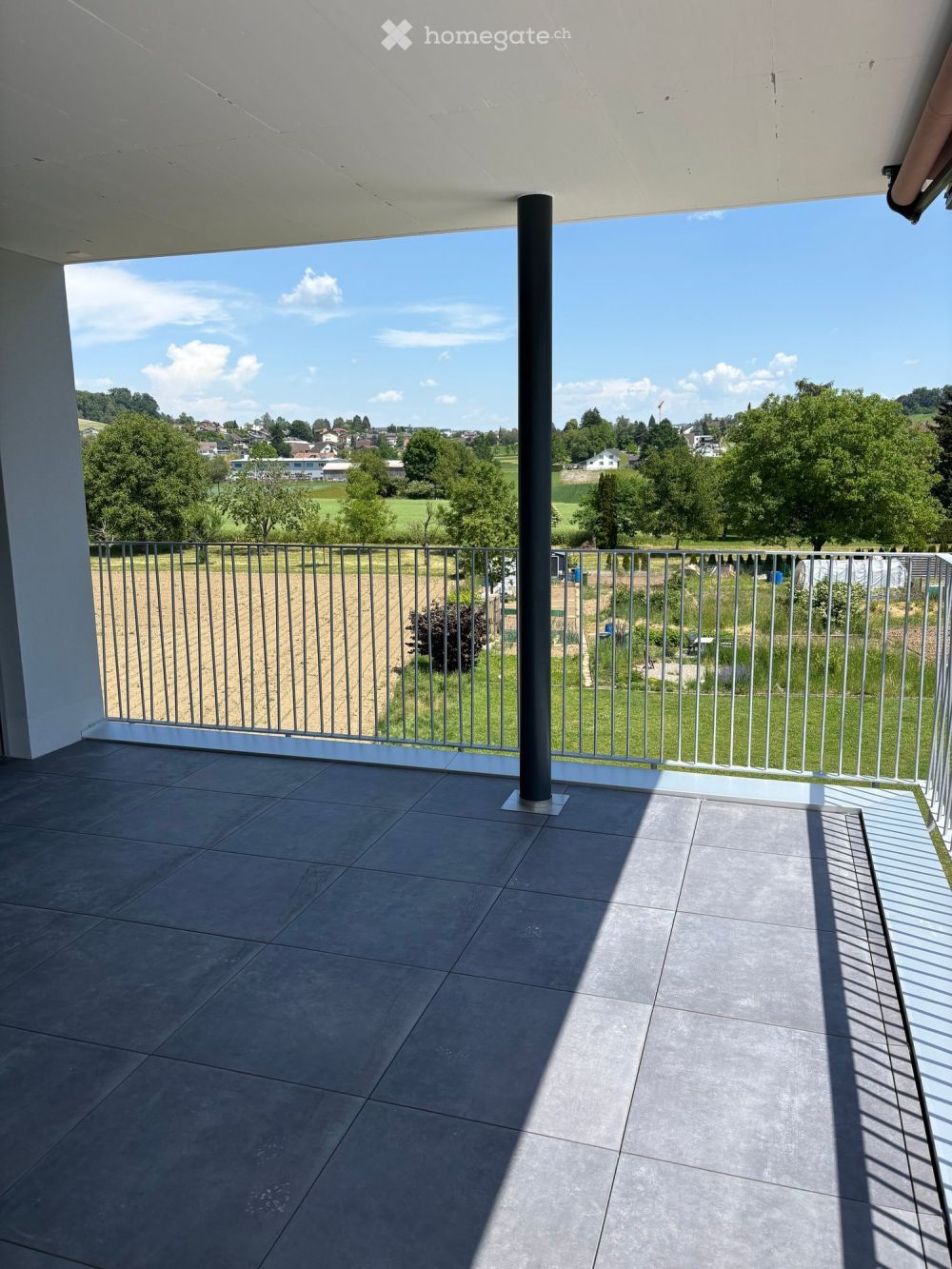 Erstbezug: Top moderne 2.5-Zimmer-Neubauwohnung mit grossem Balkon -  Zentrumsnah in grüner Umgebung - Bild 1