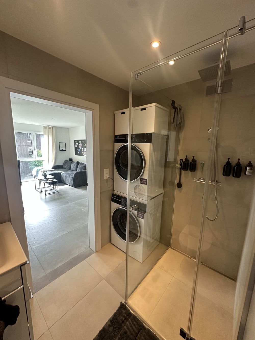 Moderne 2.5 Zimmer Dachwohnung mit Galerie - Bild 9