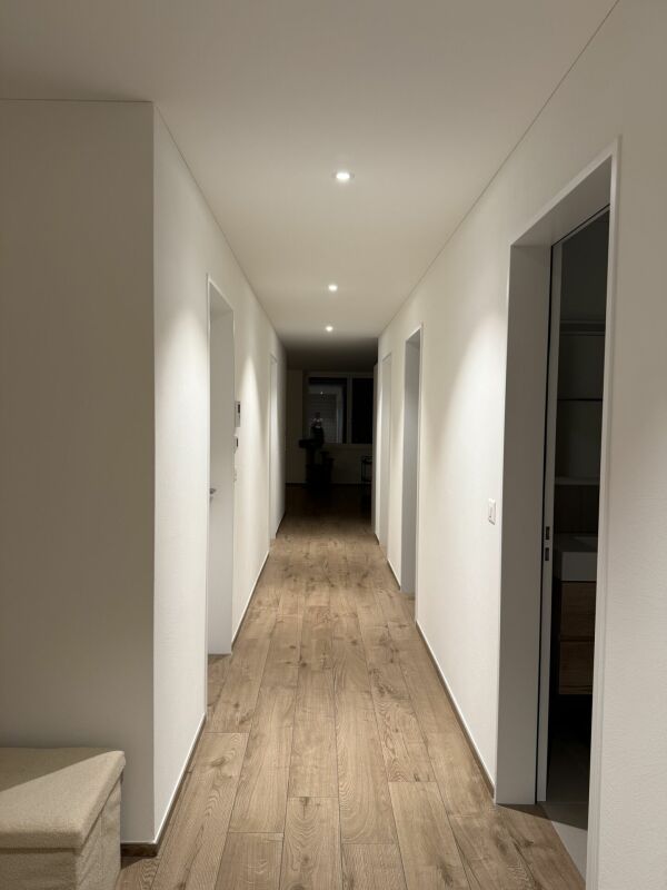 Moderne 4.5-Zimmer Neubauwohnung mit Balkon & Top-Ausstattung - Nachmieter gesucht - Bild 1