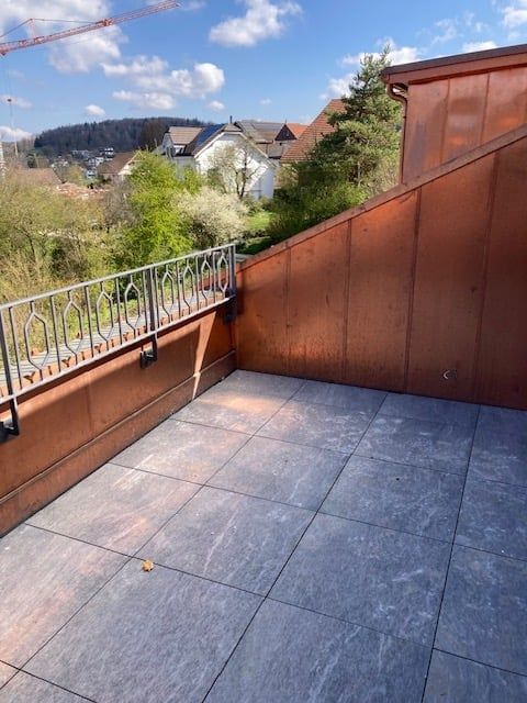 Moderne 4.5-Zimmer-Dachwohnung in Büsserach mit Balkon und schöner Aussicht - Bild 1