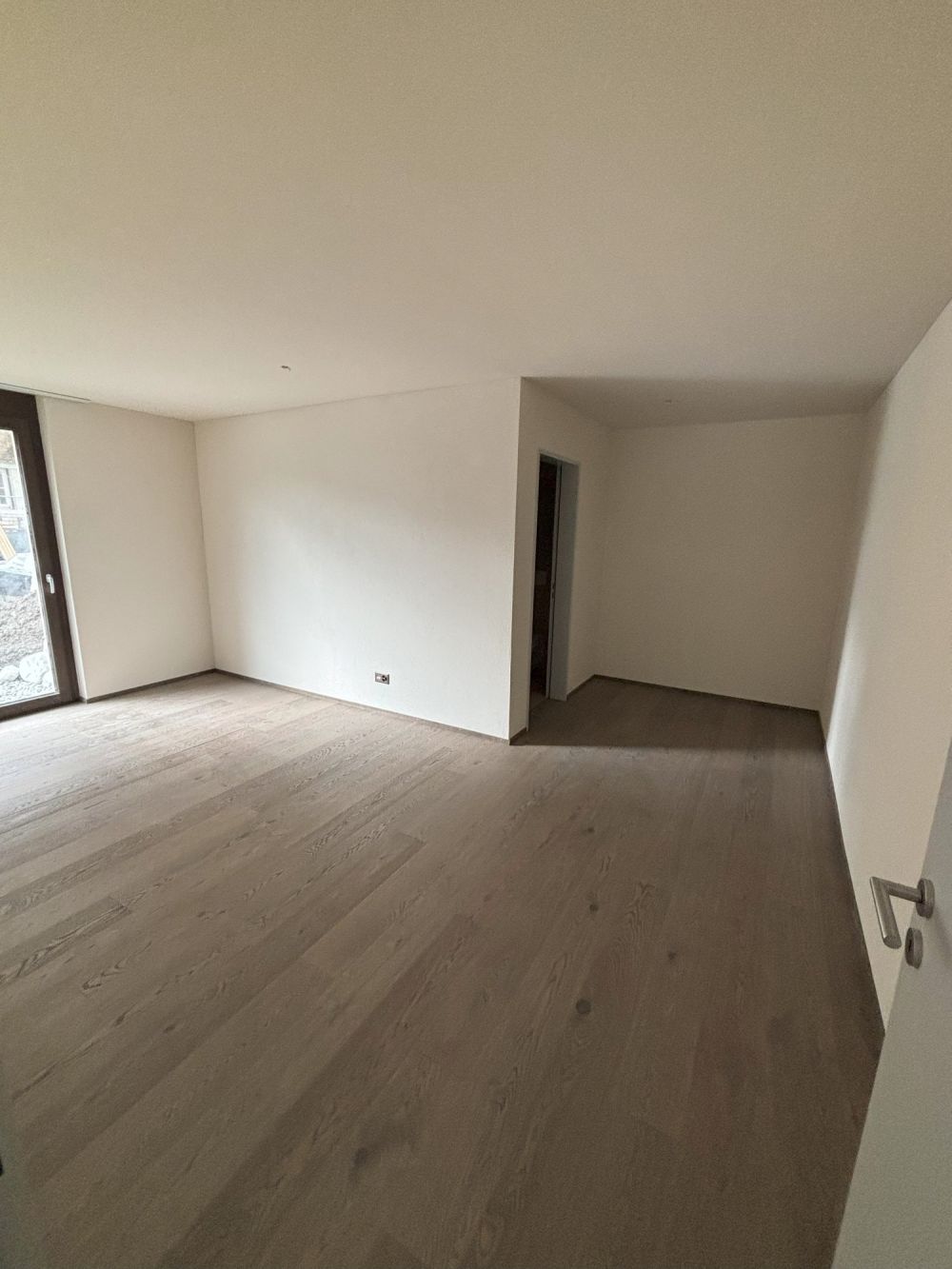 Grosszügige, neuwertige 3.5 Zimmer-Wohnung mit Garten - Bild 10