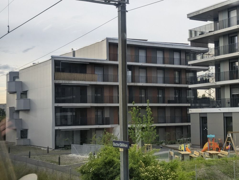 Erstbezug direkt am Bahnhof Buchs ZH Modernstes Wohnen mit Glasfaser, LAN-Verkabelung und E-Mobility-Option. - Bild 2