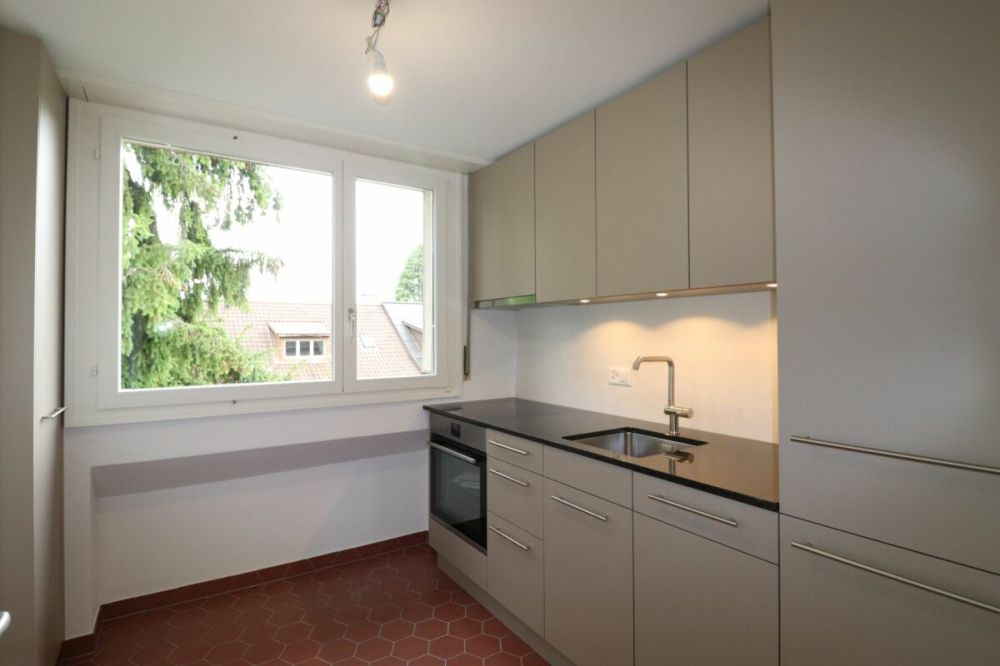 Erstvermietung nach Teilsanierung - moderne 2 1/2-Zimmer-Dachwohnung in Nähe Wenkenpark - Bild 2