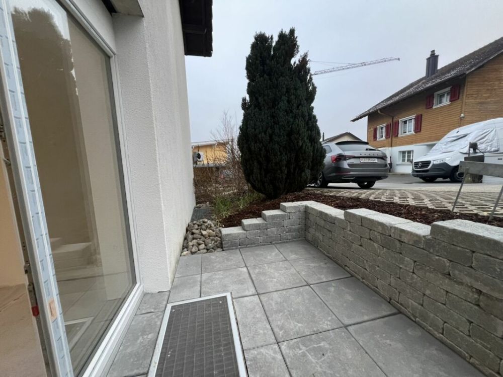 Schmucke 2,5 Zi mit Privatsitzplatz - Bild 5