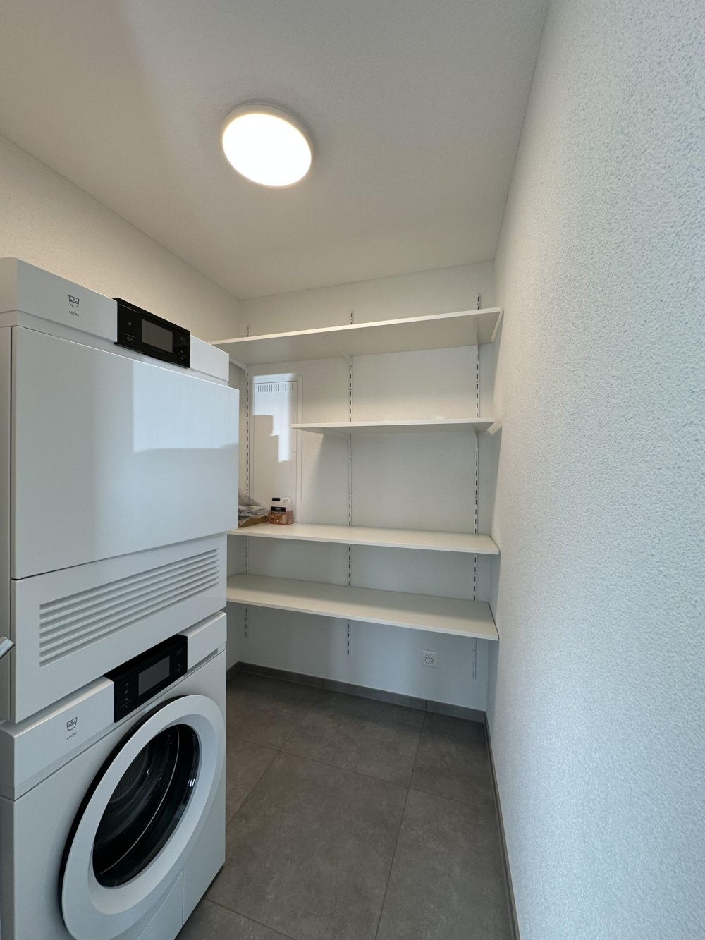 Neubauwohnung mit Blick ins Grüne - Bild 8