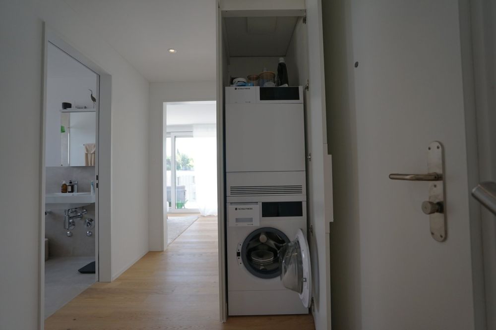 Neubauwohnung mit Gartensitzplatz, zwei Balkonen und traumhafter Seesicht - Bild 7
