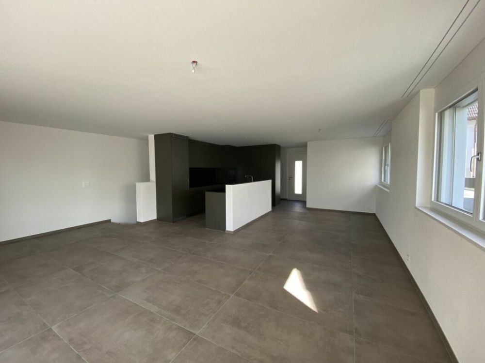 6 1/2-Zimmer-Doppeleinfamilienhaus mit nutzbarer Landfläche - Bild 5