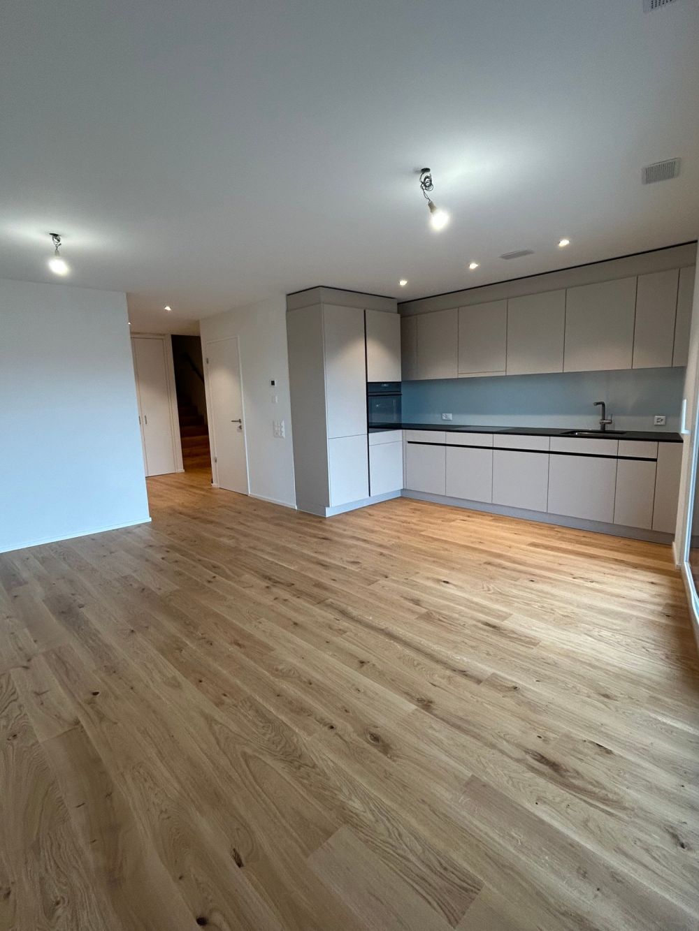 Neubau (2025): 5.5 Zimmer Maisonette - Wohnung mit grosser Terrasse und Aussicht auf Basel - Bild 1