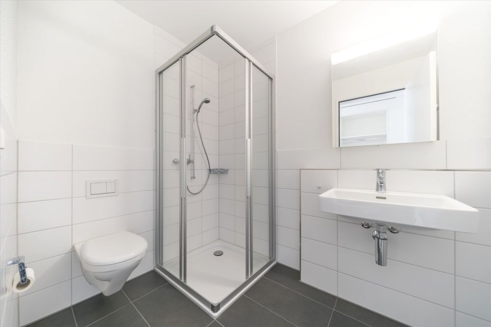 Topmoderne Wohnung direkt beim Bahnhof Suhr - Bad