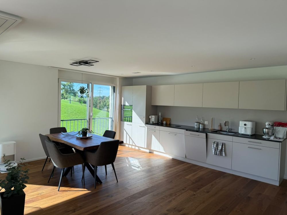 Moderne 3.5-Zimmer-Wohnung mit viel Licht und grosszügigem Balkon - Bild 2