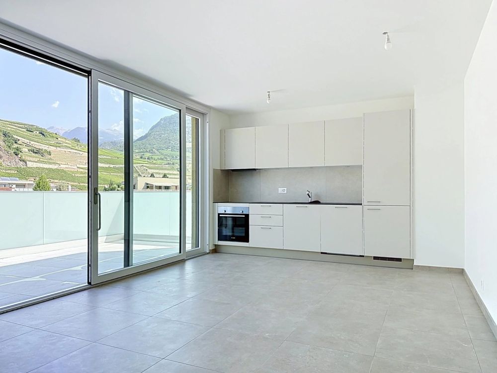 2,5 Zimmer-Dachgeschosswohnung mit Terrasse zur Miete in Uvrier - Bild 1
