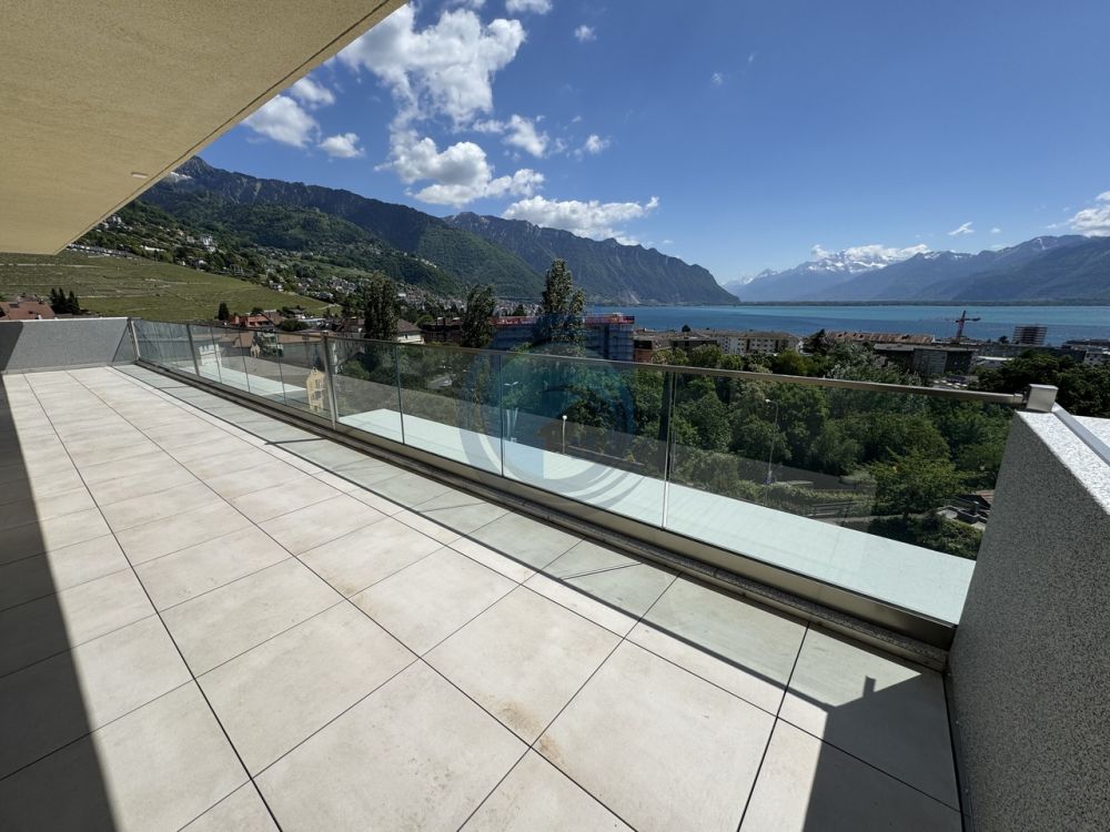 APPARTEMENT DE 2,5 PIÈCES EN ATTIQUE AVEC VUE PANORAMIQUE SUR LE LAC - Bild 1