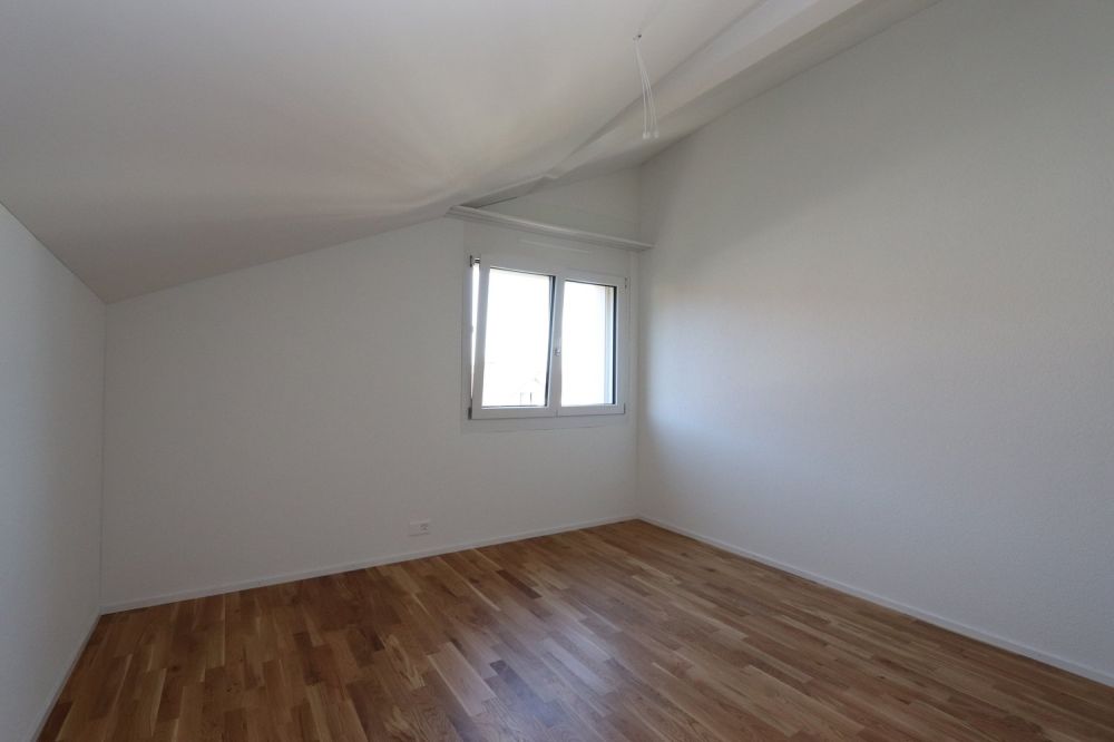 Helle 3.5-Zimmer-Dachgeschosswohnung (94 m²) - Zimmer 1