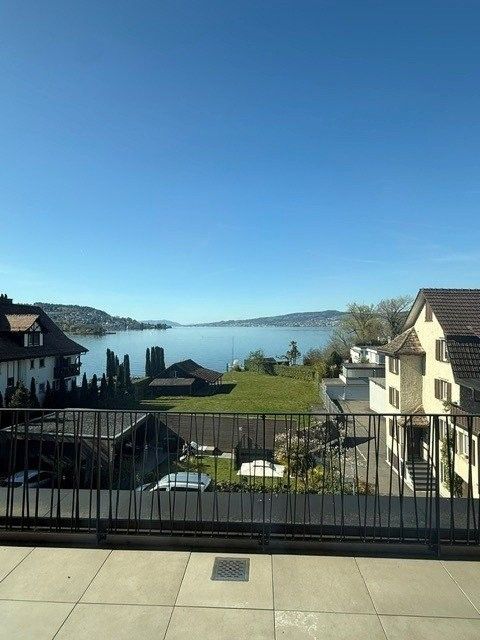 Attraktive 3½ Zimmerwohnung Attika im steuergünstigen Bäch SZ - Aussicht Balkon