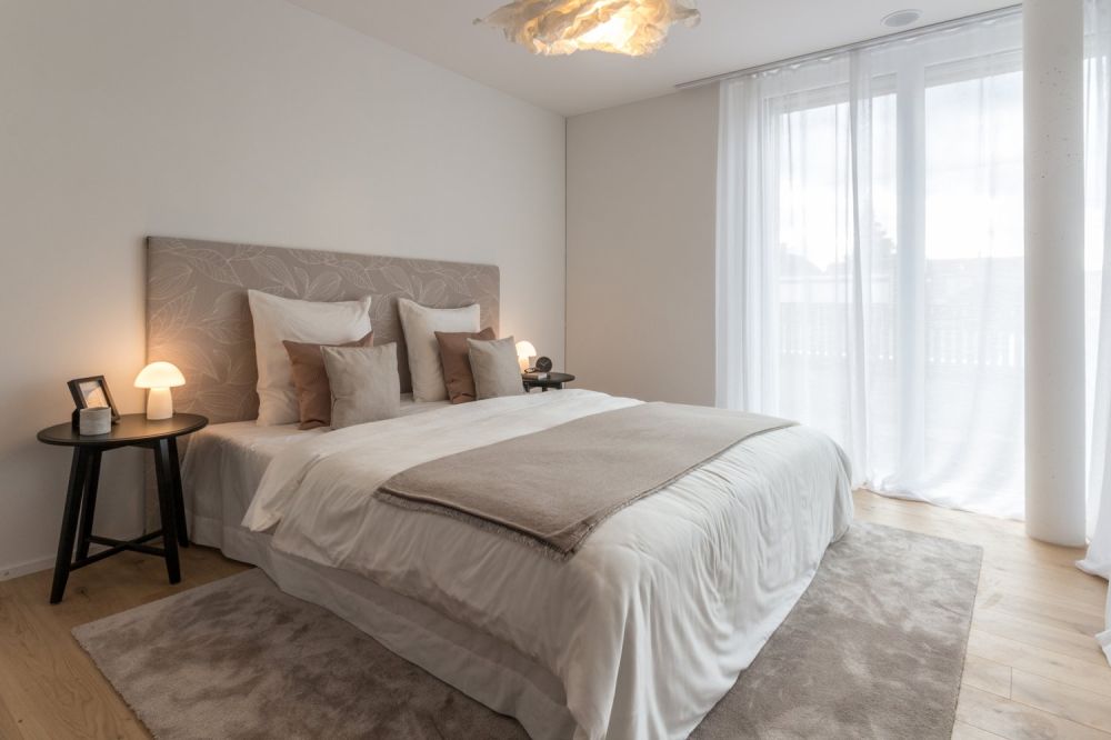 Exklusiv und zentral wohnen an idyllischer Lage - Dachsen_3.5Zi_Schlafzimmer1 (1)-1