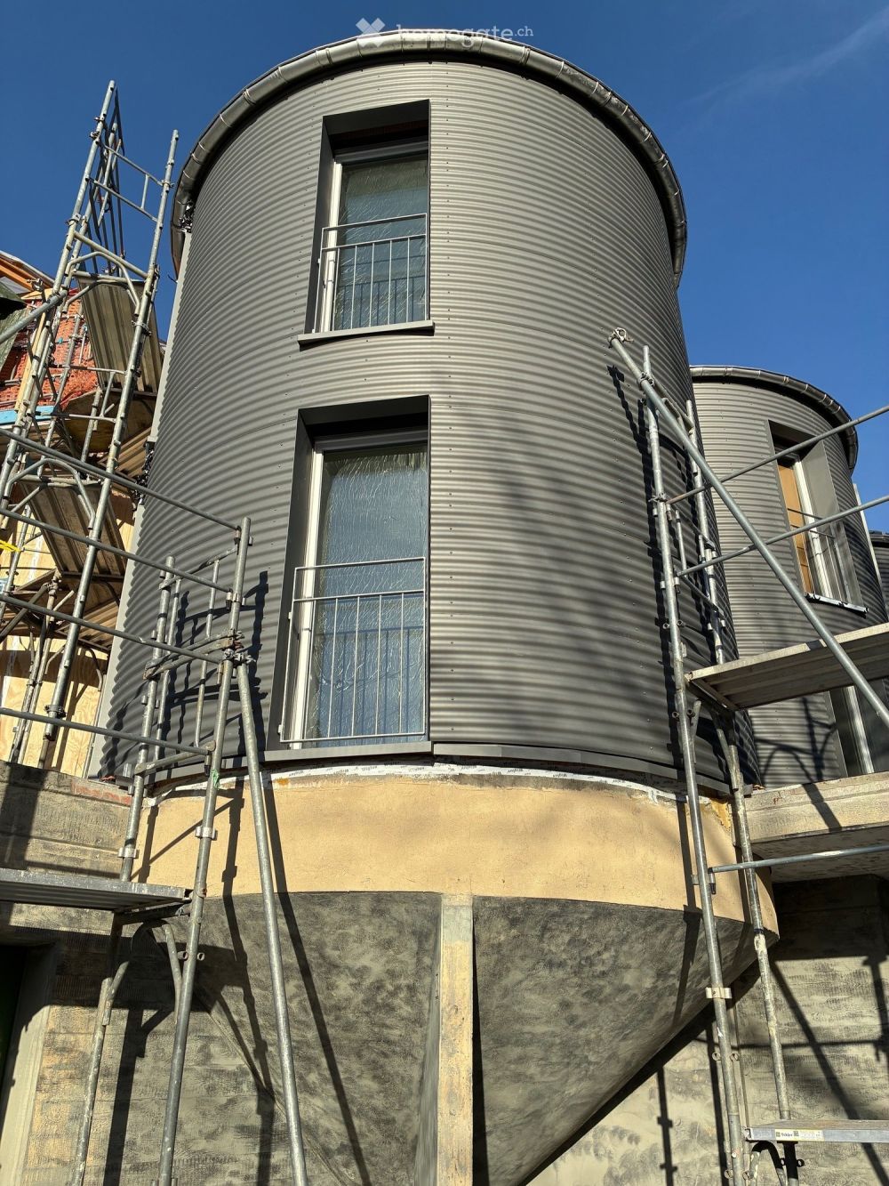 Attraktive 2.5-Zimmerwohnung an zentraler Lage in Hinwil - Bild 1