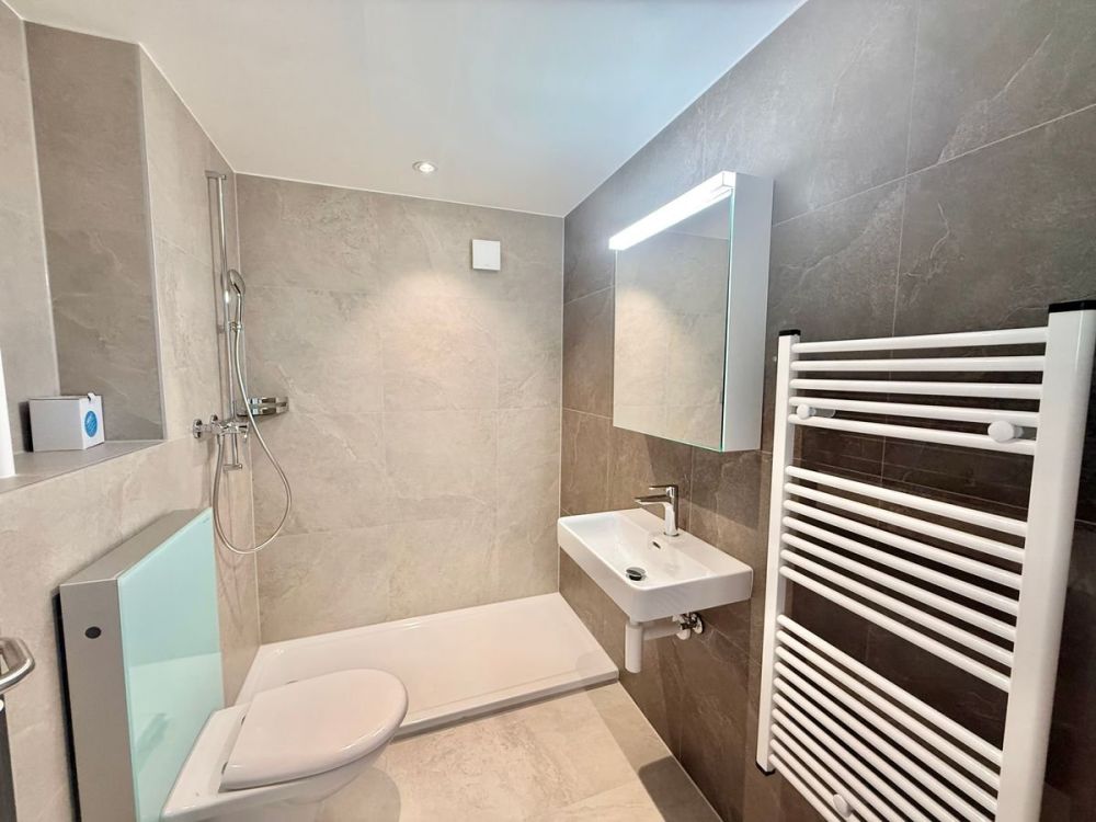 Magnifique appartement 2.5 pièces entièrement rénové - cadre moderne avec vue dégagée - Bild 9