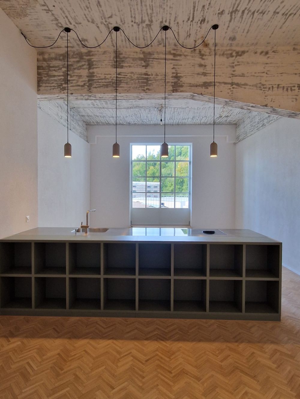 Schicke 2 Raum-Studiowohnung mit hohem Ausbaustandard und grosszügiger Terrasse - Bild 1
