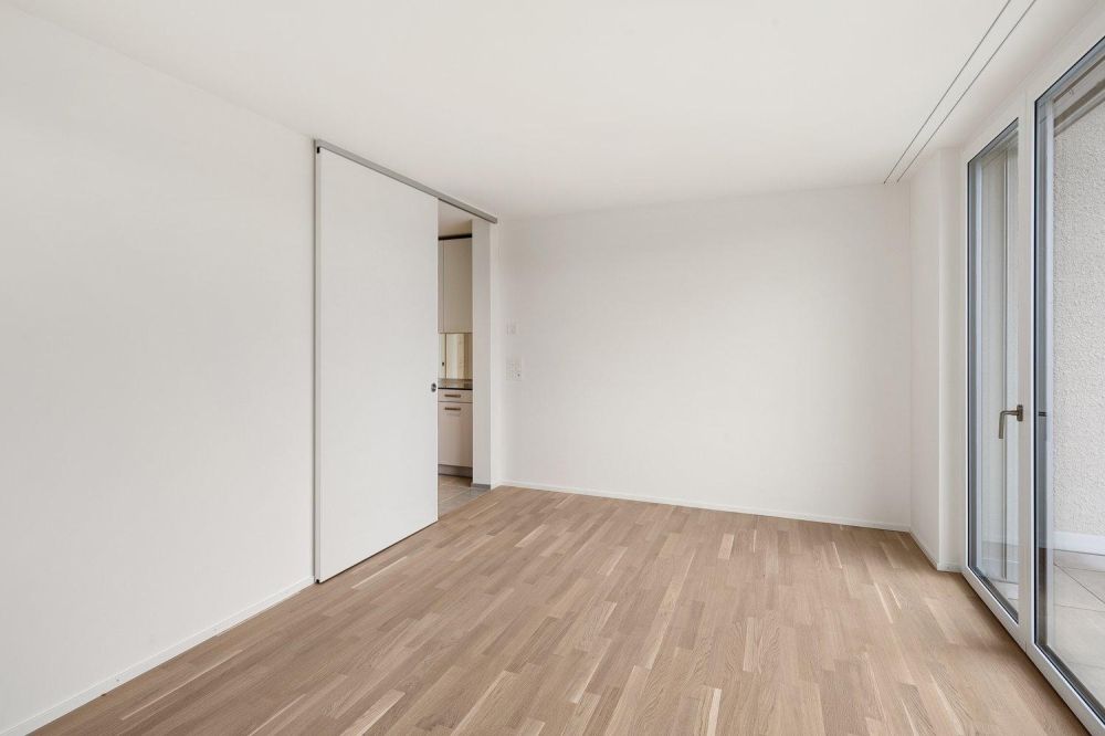 Neuwertige 2-Zimmer-Attika-Wohnung mit grosser Dachterrasse & Weitsicht in Uster - Bild 8