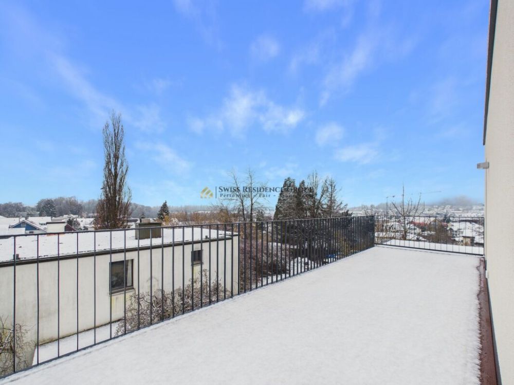 Renovierte Wohnung mit beneidenswerter Aussicht - Bild 1