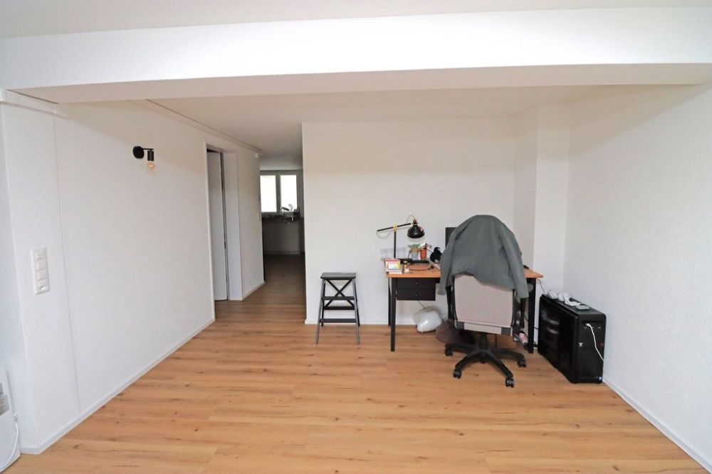 Moderne 3.5-Zimmer-Wohnung an zentraler Lage in Rüti - Wohn-_und_Essbereich.jpg