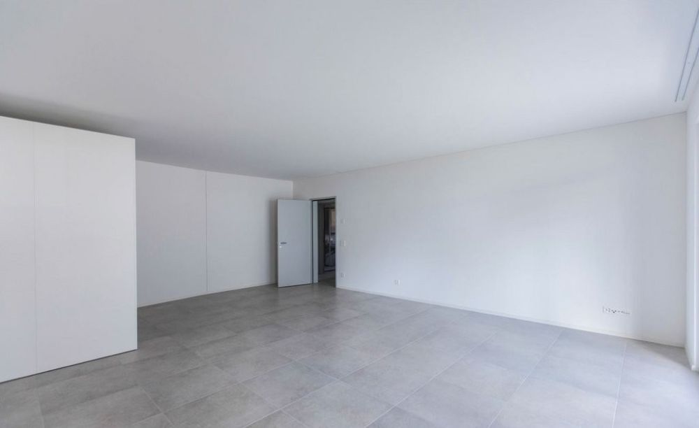 Ottima posizione vicino centri commerciali - atrio.JPG