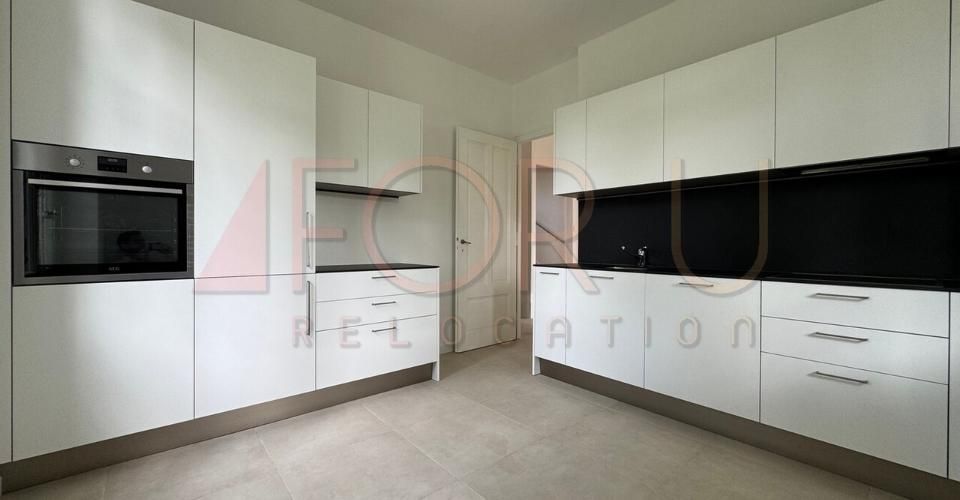 Magnifique maison individuelle rénovée avec grand jardin à Chêne-Bourg - Maison 8 pièces - image - 4