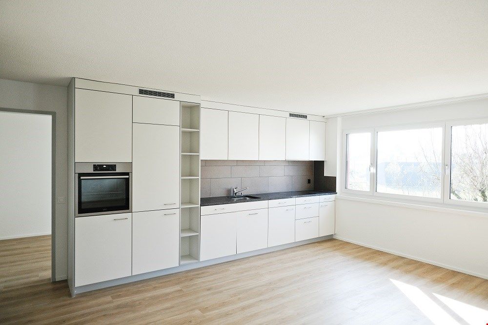 Sonnige, grosszügige und totalsanierte Wohnung - Bild 2