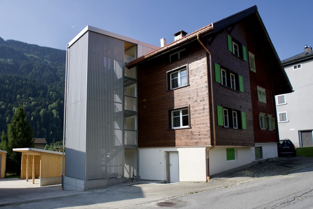 Attraktive 2 1/2 Zimmer-Wohnung an ruhiger Lage in Trun - Bild 2