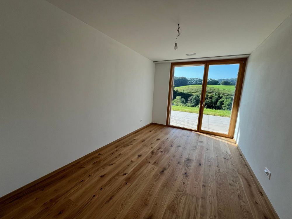 Moderne 4.5-Zimmer-Neubauwohnung mit grosser Terrasse - Bild 9