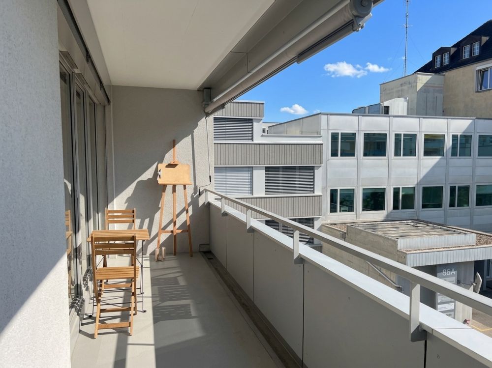 Moderne Wohnung an zentraler Lage - Balkon Bearbeitet