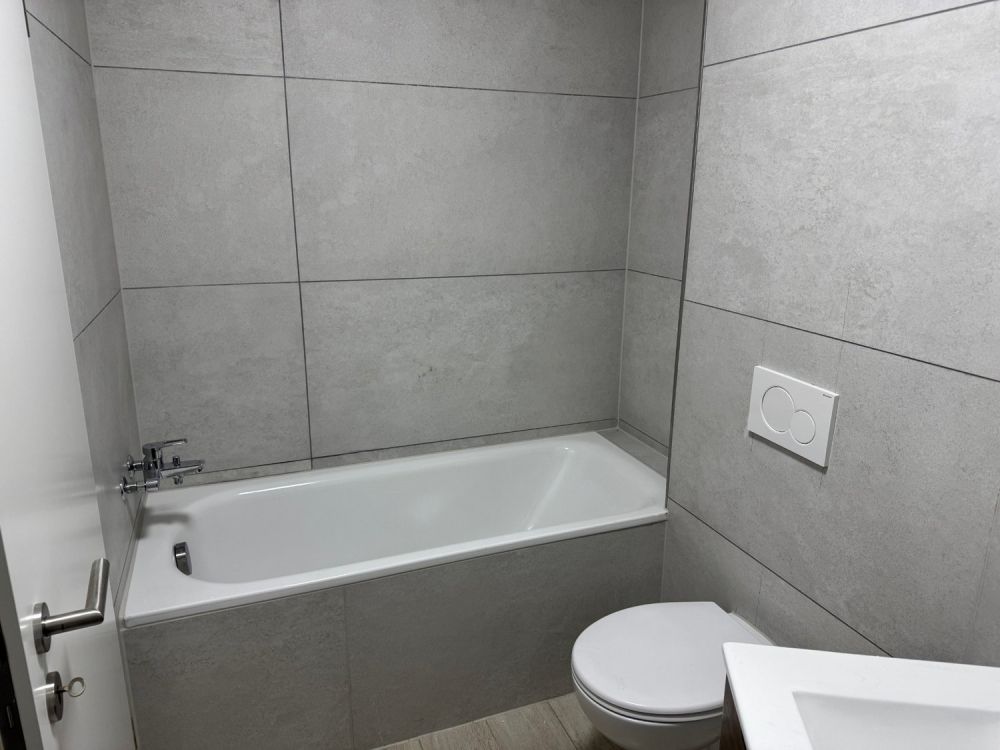 Erstvermietung moderne 4.5-Zimmer-Parterre-Wohnung - WC/Bad