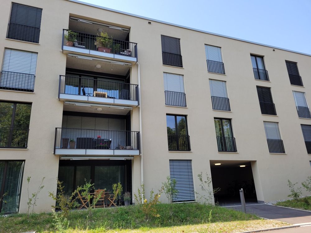 Top moderne 3,5-Zimmer-Whg (1.OG) mit Loggia, Lift + eigenem Waschturm - Bild 1