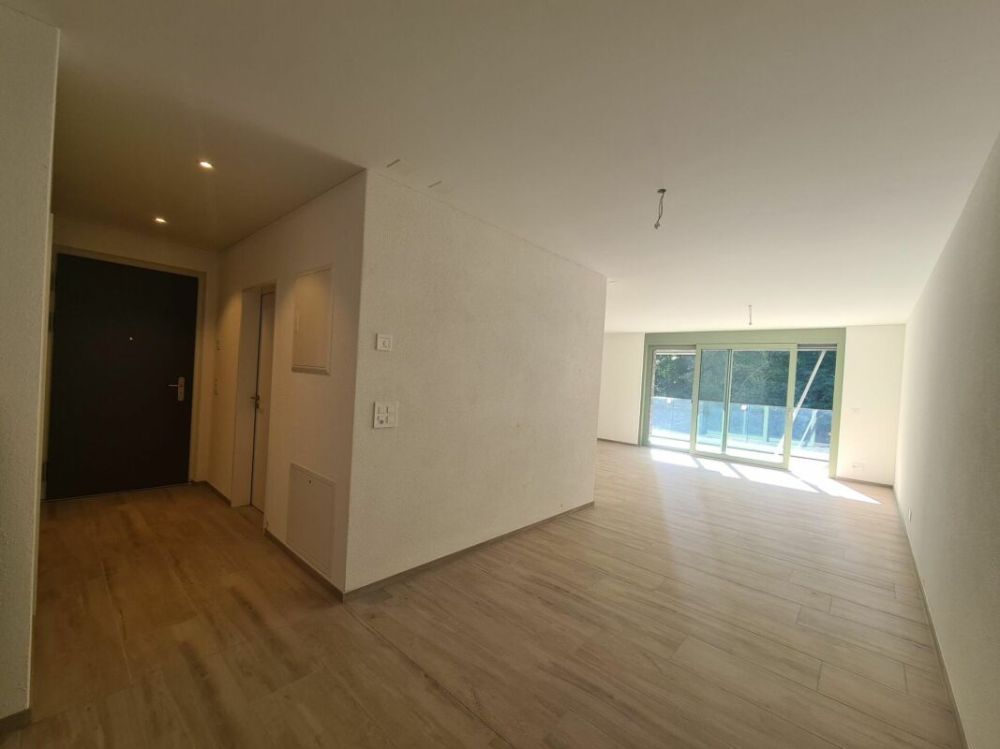 Erstvermietung! 3.5-Zimmer-Wohnung mit Terrasse direkt am Wasser inkl. Einstellplatz - Lichtdurchfluteter Wohn- und Essbereich