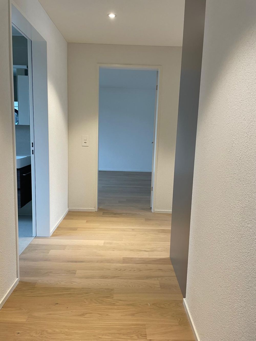 Moderne 2.5 Zimmer-Neubauwohnung direkt beim Bahnhof Aadorf - Bild 2