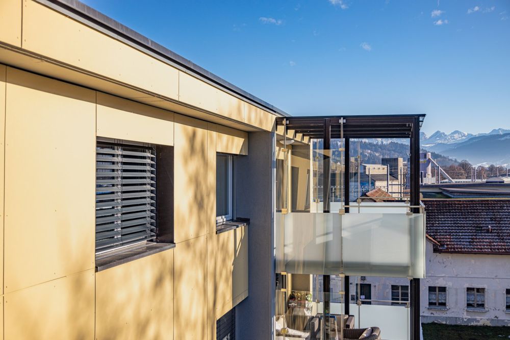 Schöne 4.5 Zimmerwohnung zu vermieten - Aussenansicht Balkon