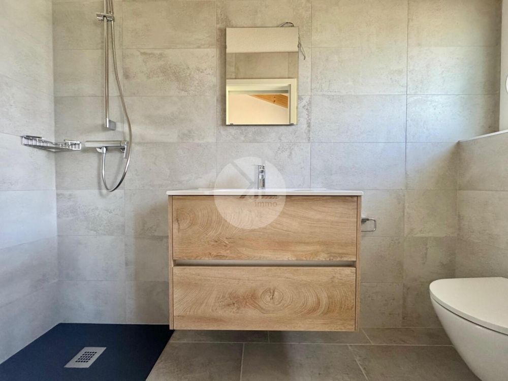 Attique vue panoramique à Flanthey –  entre vignobles, montagnes et qualité de vie - _slash_uploads_slash_2025_slash_09_slash_33a1f8c6-0c95-4cc3-9fed-f06bcfeca574.jpg