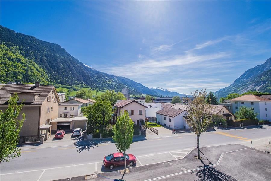 Mieten ohne Kaution - Tschent Wohna - urban mit viel Grünzone - Aussenansicht