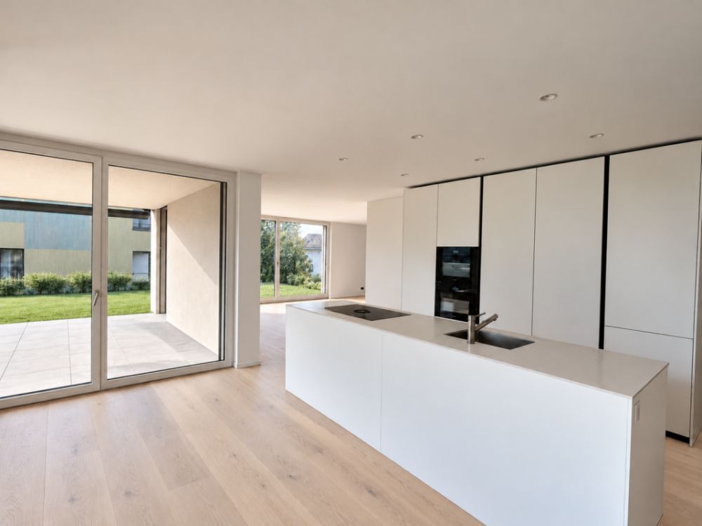 Exklusive 3.5-Zimmer-Gartenwohnung mit grosszügigem 100 m² Privatgarten - Offene und helle Küche