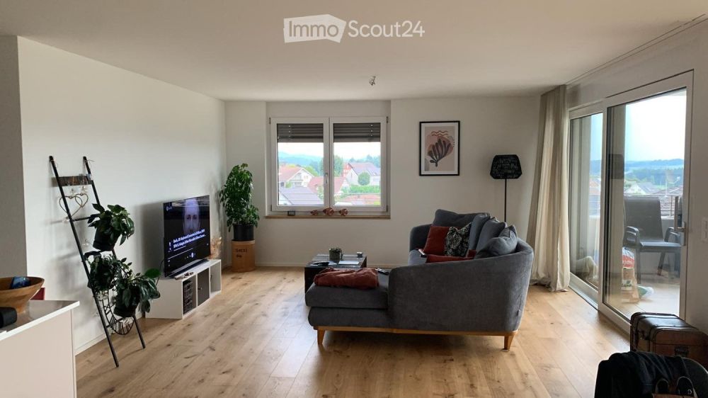 Moderne 4.5-Zimmer-Erdgeschosswohnung in Bazenheid - Bild 1