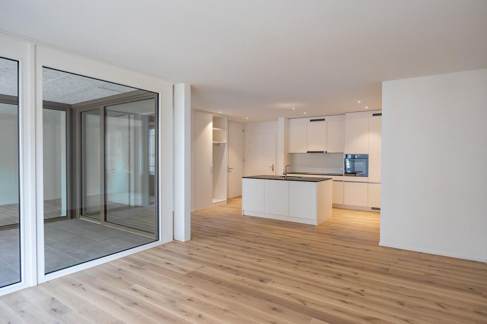2.5 Zimmer-Dachwohnung mit Loggia und hohen Räumen - Bild 1